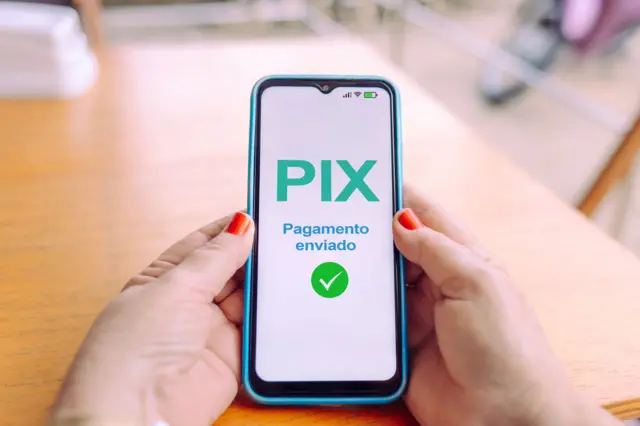 Paranaenses movimentam R$ 65,1 bilhões via Pix em agosto