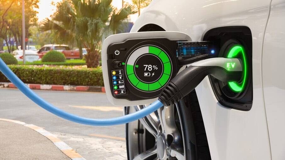 Comprar carro elétrico sem ter carregador em casa vale a pena? Veja alguns valores
