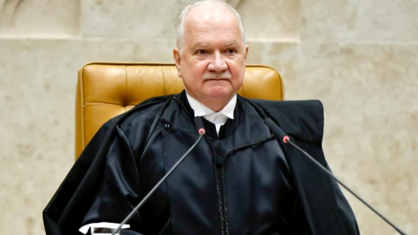 Fachin adia julgamento no STF sobre atuação de Mendonça no caso Master