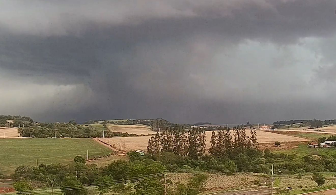 Paraná confirma dois tornados em menos de 12 horas e recebe novos alertas