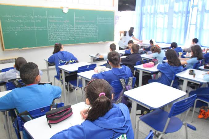 Nove escolas de Ponta Grossa entre as 300 melhores do Paraná recebem equipamentos