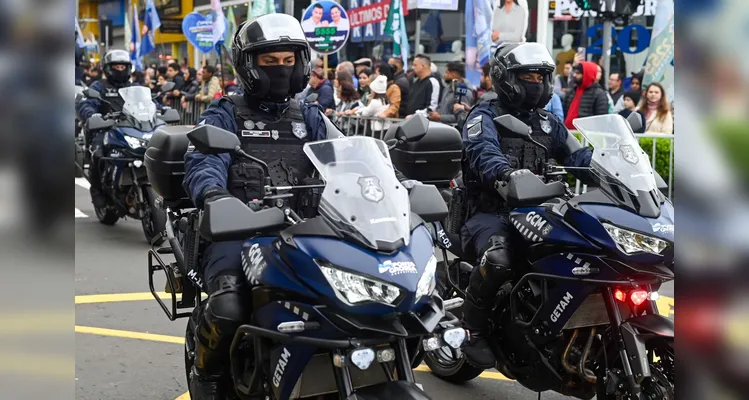 Mais de 15 mil pessoas acompanham desfile dos 203 anos de Ponta Grossa
