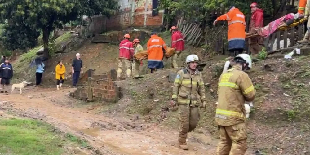 Três vítimas morrem após soterramento no bairro Ronda, em Ponta Grossa