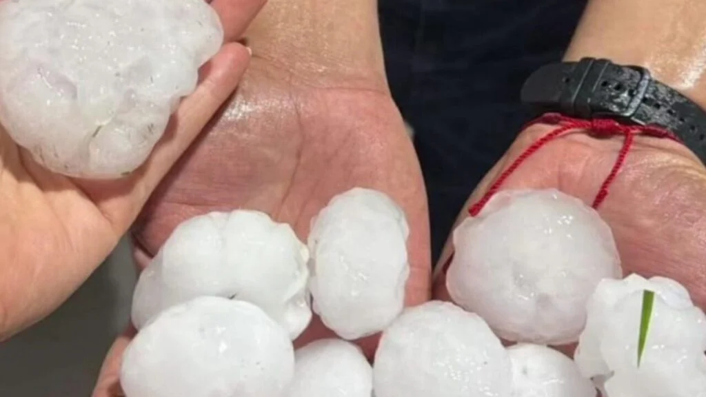 Granizo causa estragos e suspende aulas em municípios do Paraná