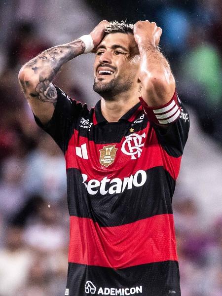 Arrascaeta sofre fratura no punho esquerdo e passará por cirurgia