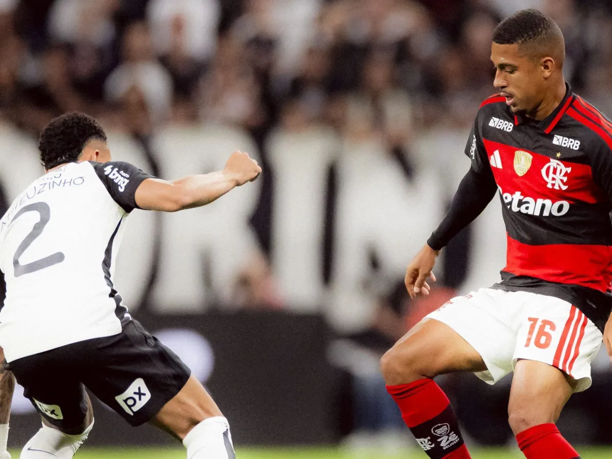 Flamengo vence Corinthians por 2 a 1 e mantém liderança do Brasileirão