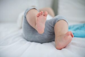 Bebê de 6 meses volta a respirar após orientação por telefone em Ponta Grossa