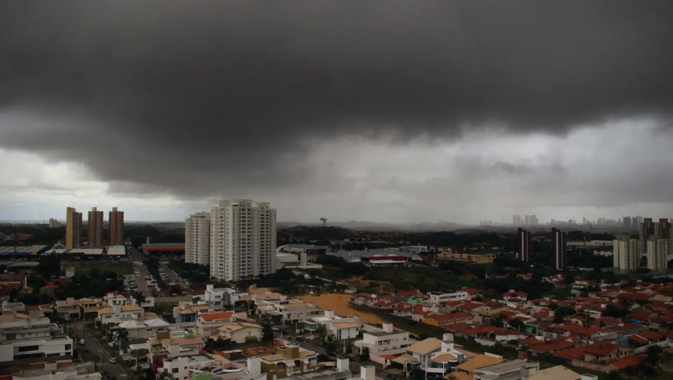 Ciclone muda o tempo no Paraná e Ponta Grossa pode ter chuva forte e rajadas