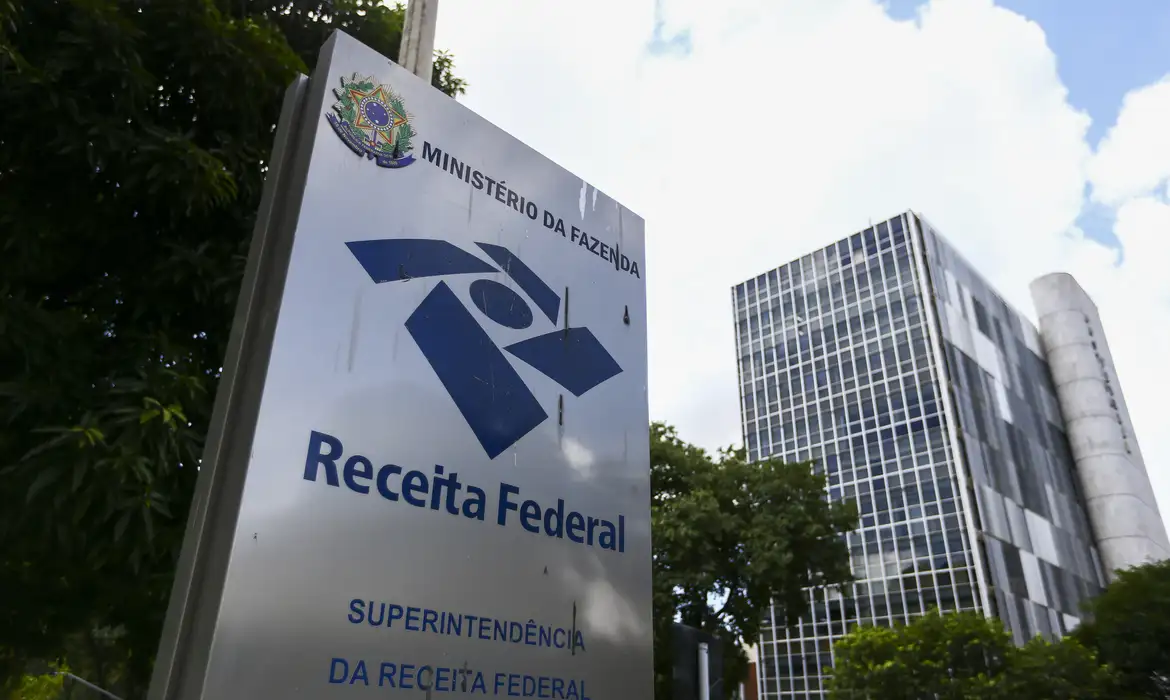 Receita paga R$ 1,26 bilhão em restituições nesta quarta; veja quem está no lote
