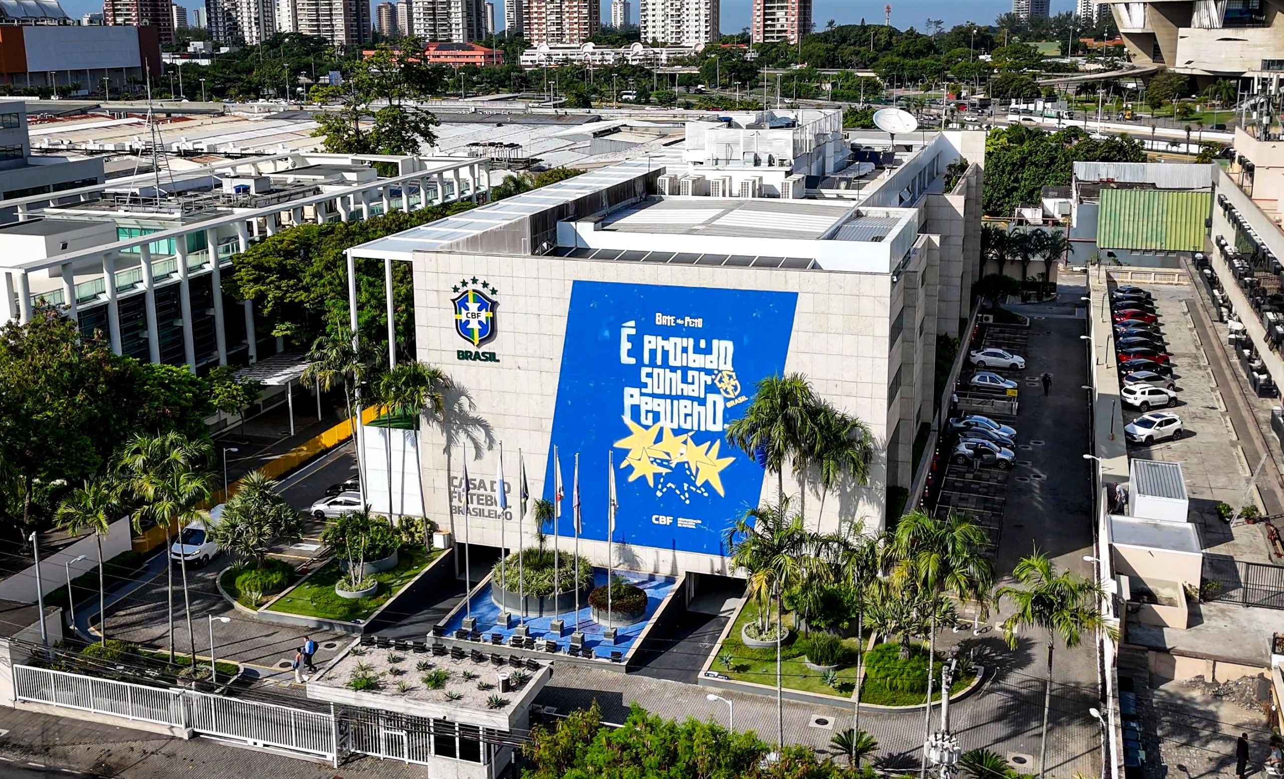 CBF discute fim do limite de 12 jogos para transferências e criação de “times B” no Brasil