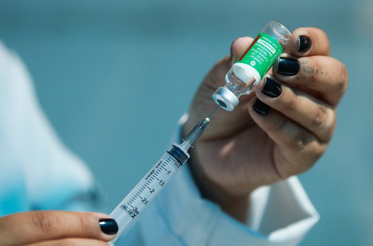 Vacina contra Covid pode reforçar combate a tumores e aumentar sobrevida, aponta estudo