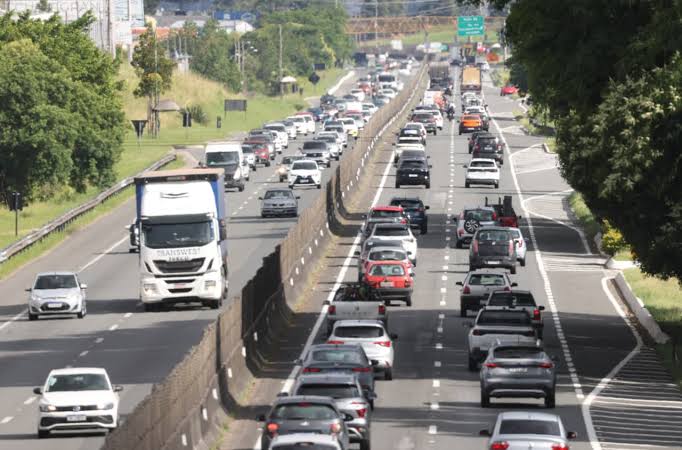 Atenção, motoristas! Rodovias do Paraná devem receber 350 mil veículos no feriado de 7 de Setembro