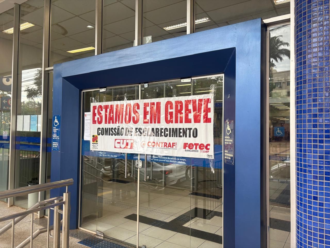 Greve da Caixa continua no Paraná e agências podem seguir sem atendimento; veja o que fazer