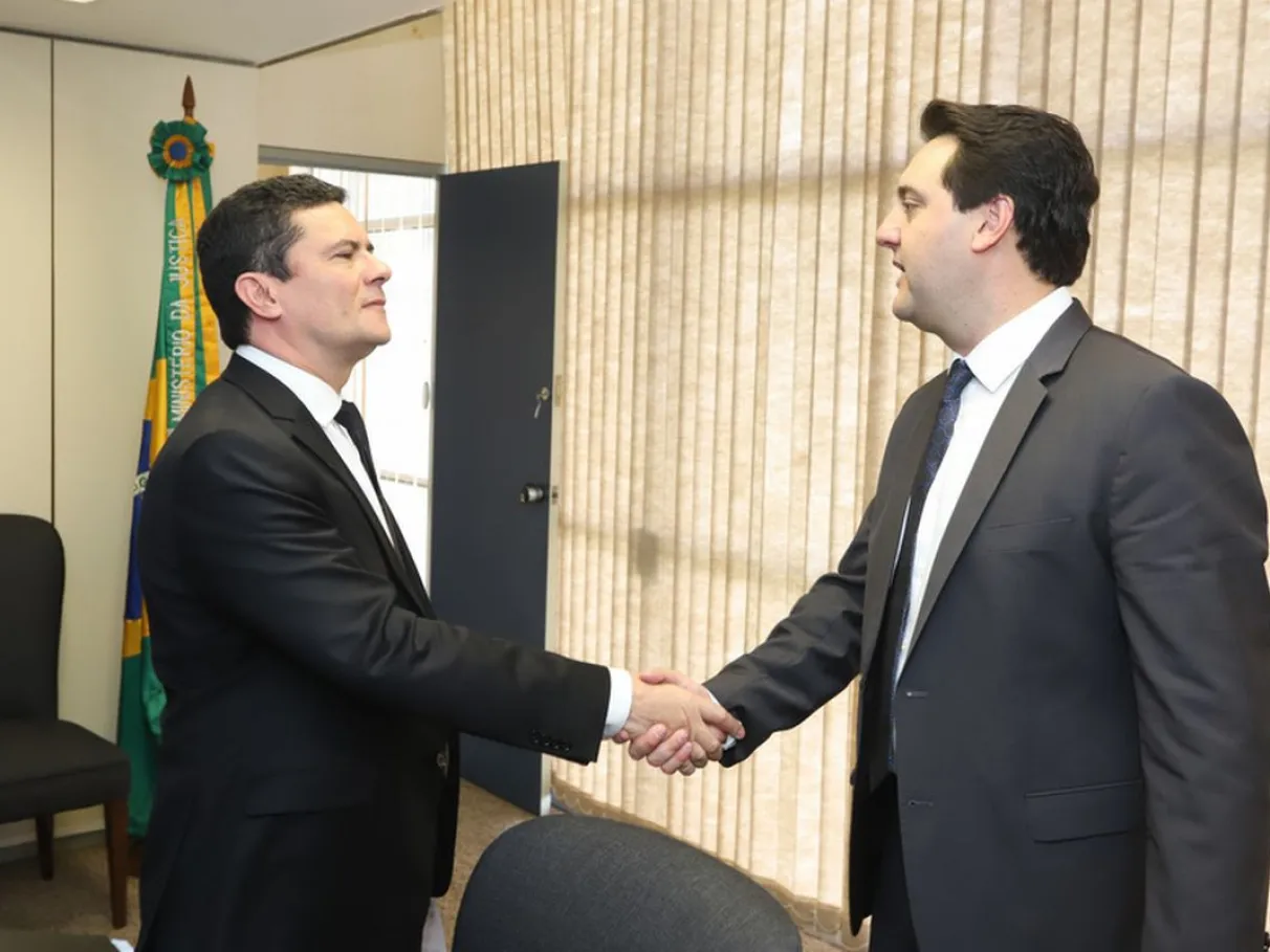 Ratinho Jr. vai à Justiça para impedir Moro de usar seu nome e realizações na campanha