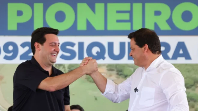 Ratinho Junior se licencia do Governo do Paraná para reforçar campanha de Sandro Alex