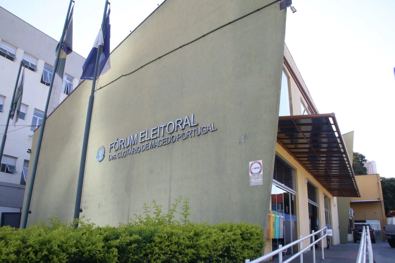 Urnas eletrônicas são distribuídas em Ponta Grossa nesta sexta-feira