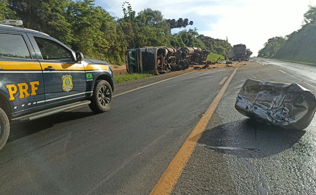 PRF confirma que carreta invadiu contramão em acidente fatal na BR-277