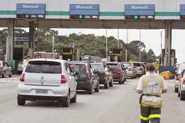 Feriado deve aumentar movimento nas estradas do Paraná; veja os horários de pico