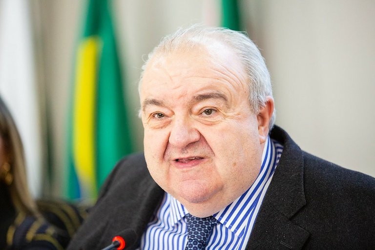 Rafael Greca sinaliza apoio a Lula no segundo turno e contraria aliados de Ratinho Junior e Sandro Alex