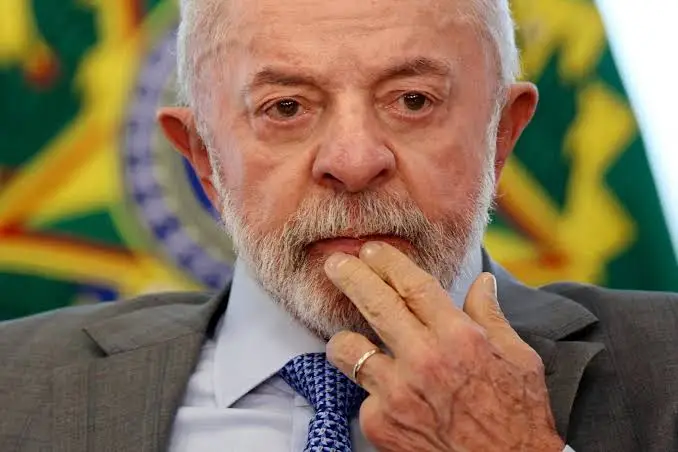 Lula anuncia autorização para quebra de sigilos bancário e telefônico e desafia Flávio Bolsonaro a fazer o mesmo