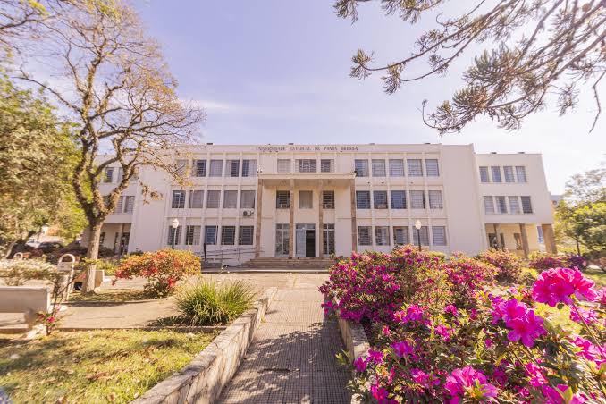 UEPG empossa 55 novos professores efetivos após dez anos sem concurso para docentes permanentes