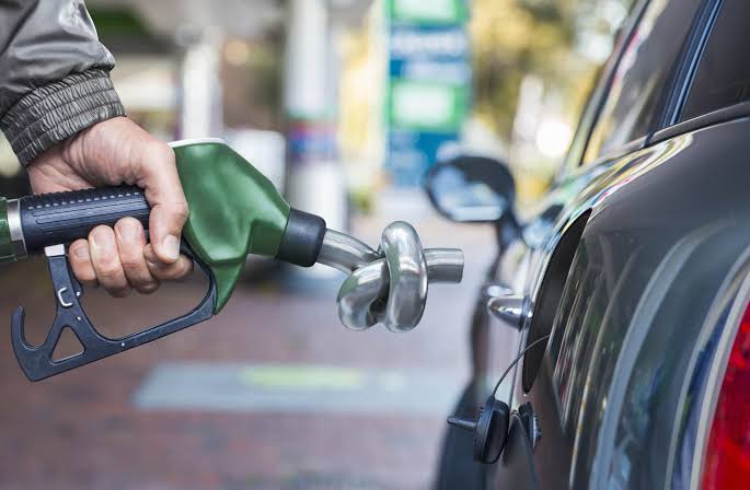 Governo pretende manter subsídios aos combustíveis em 2027, mas decisão dependerá do preço do petróleo