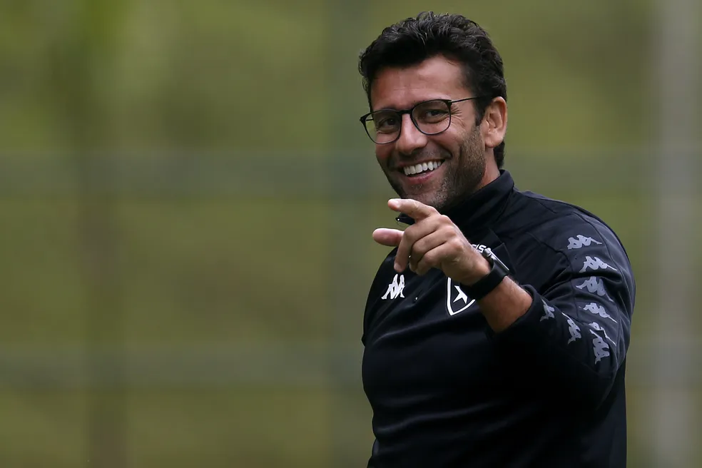 Alberto Valentim é anunciado como novo técnico do Operário
