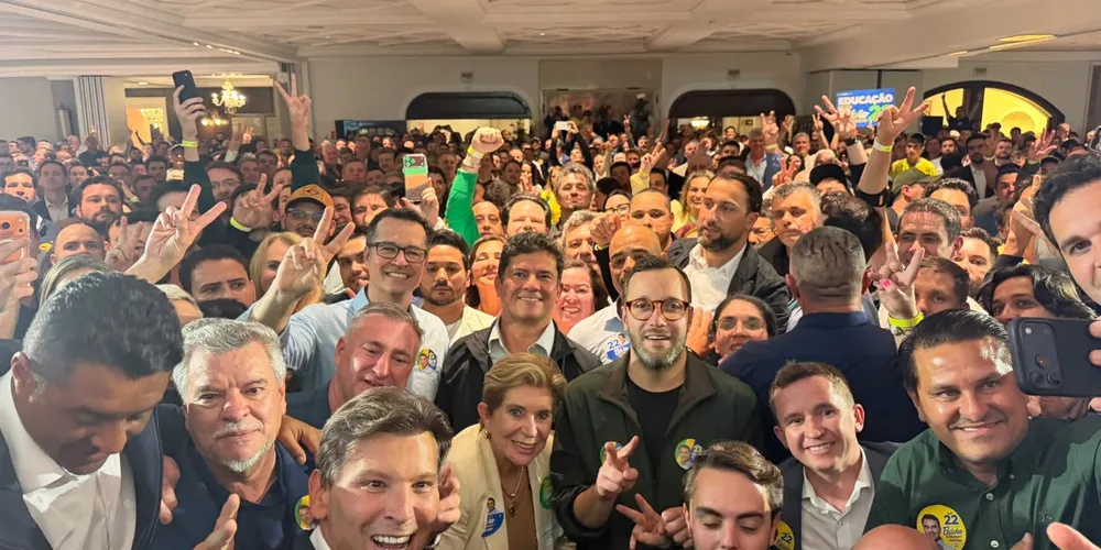 Moro reúne 230 prefeitos em Curitiba para apoiar Flávio Bolsonaro; Elizabeth Schmidt reforça apoio à candidatura