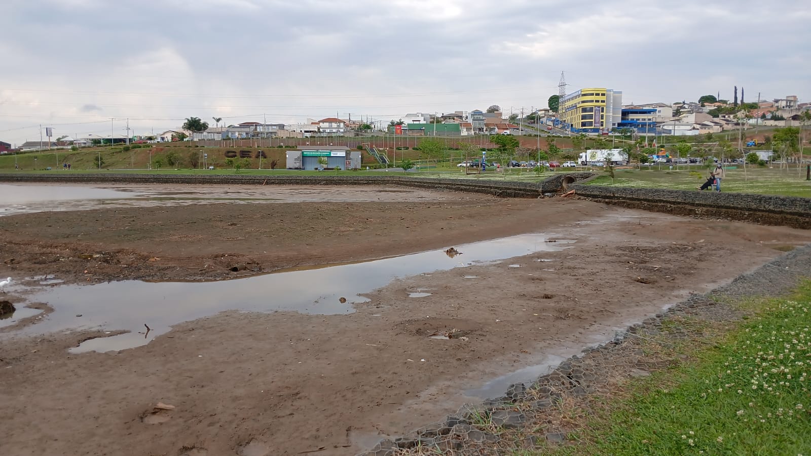 Limpeza do Lago de Olarias deve ser concluída em novembro em Ponta Grossa