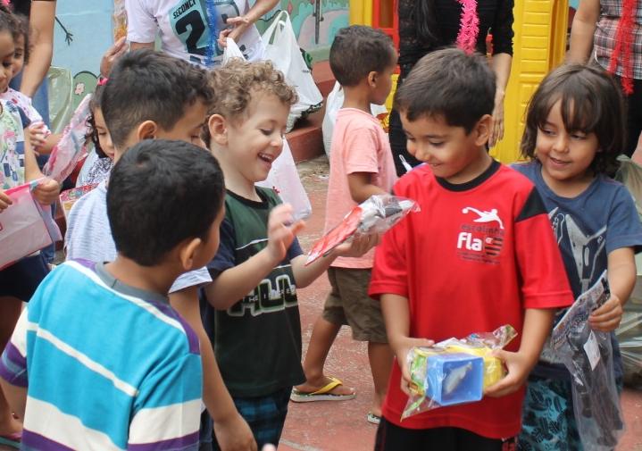 Ponta Grossa: projeto pede doações de doces e refrigerantes para festa de 300 crianças; veja como ajudar
