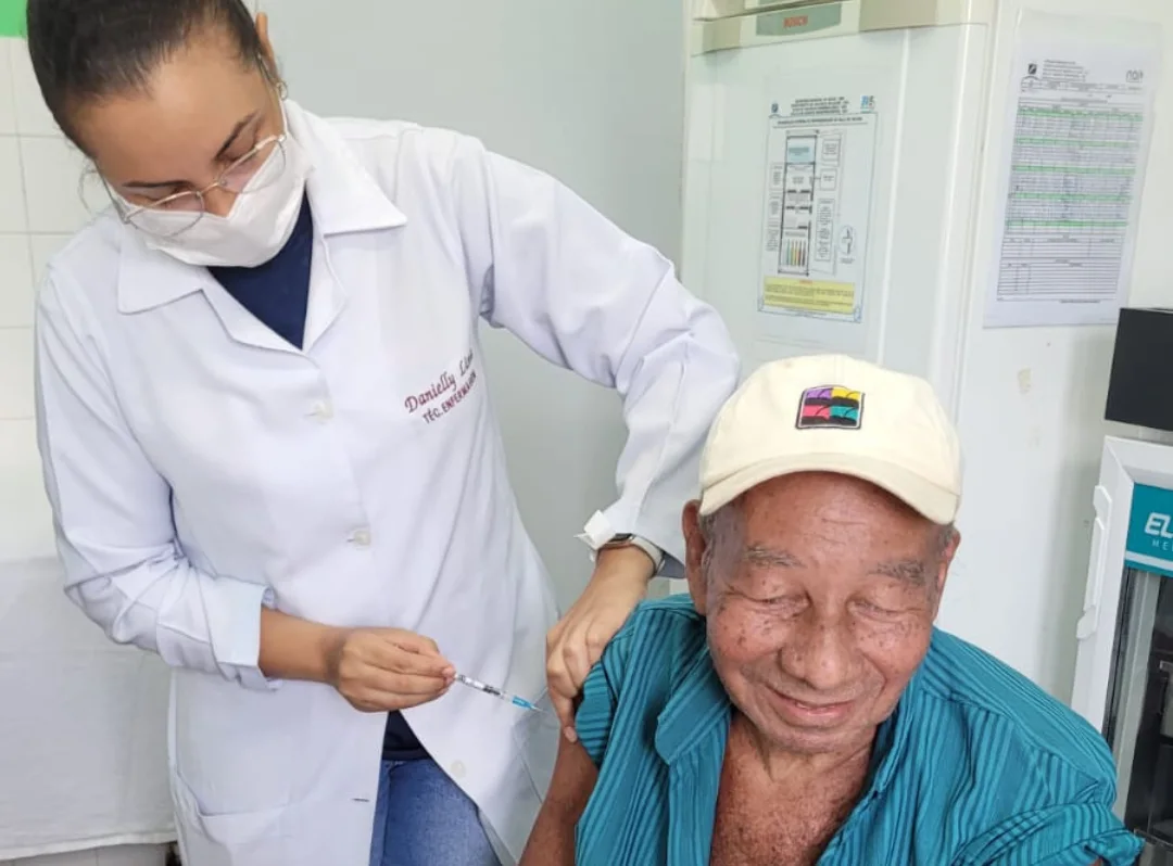 Ponta Grossa começa a aplicar nova vacina contra pneumonia em idosos de 85 anos ou mais
