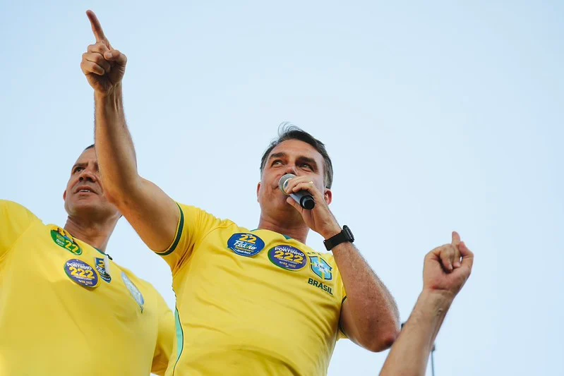 Após decisão inexplicável do TSE: Flávio Bolsonaro não participará de debate
