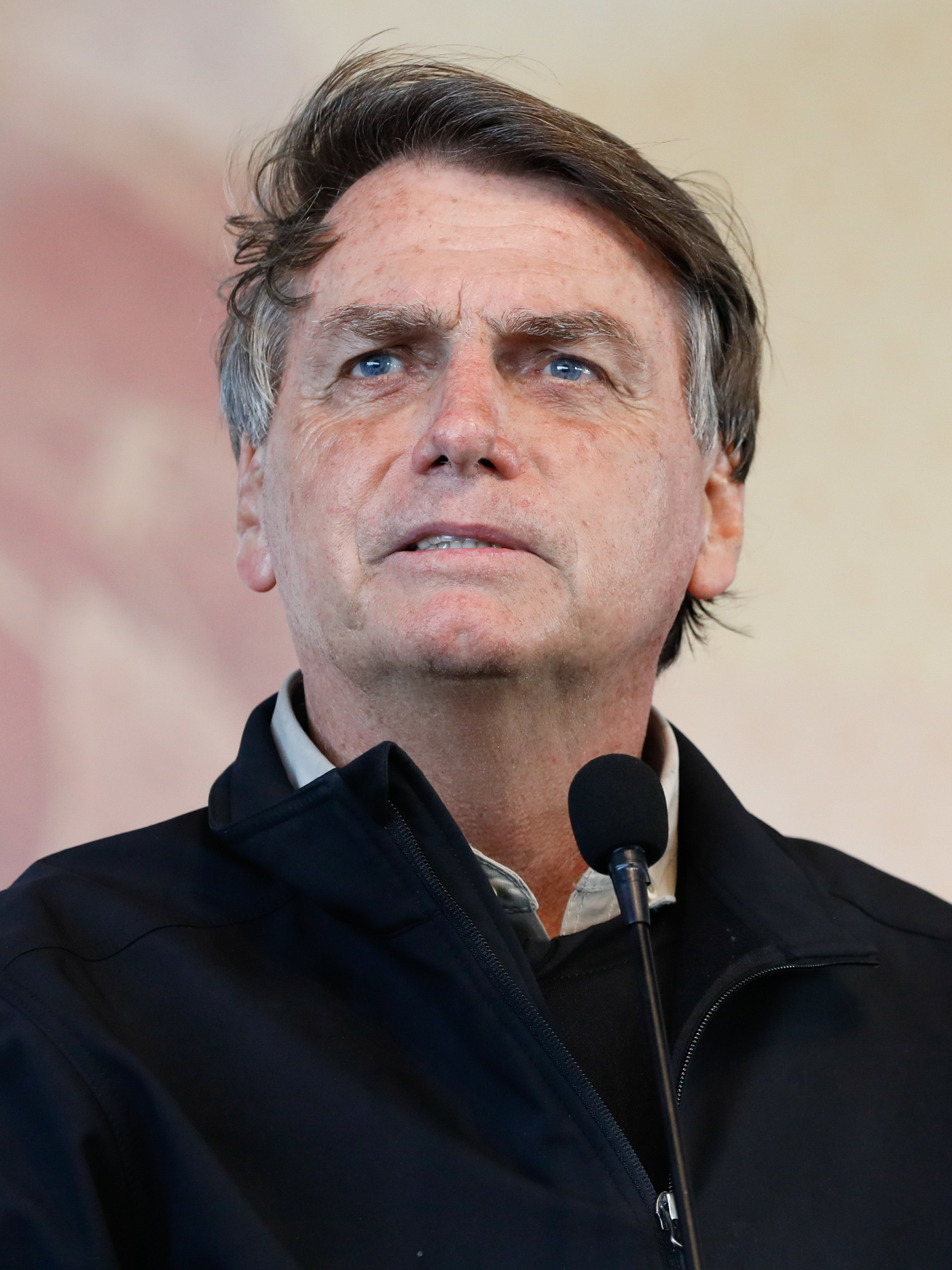 Pedido de liberdade de Bolsonaro chega a Kassio em momento de forte tensão entre STF e TSE