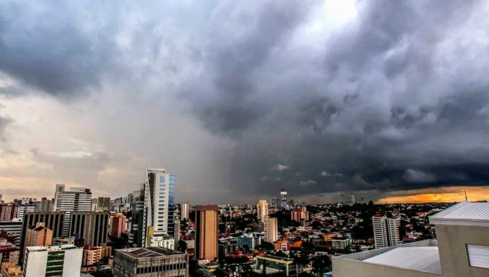 Campos Gerais entram no centro das eleições do Paraná em domingo marcado por chuva e falta de luz