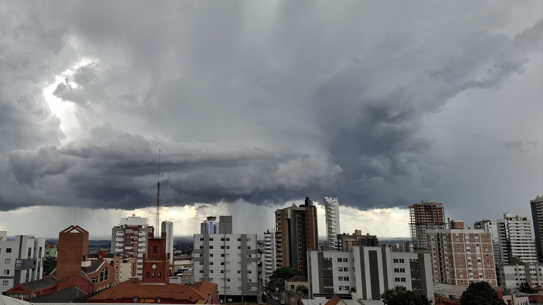 Semana terá chuva, mudança nas temperaturas e novos períodos de instabilidade no Paraná