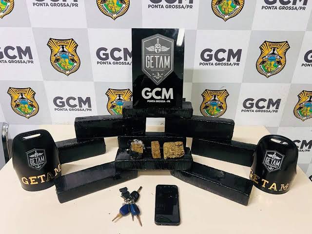 Cheiro de maconha denuncia carga e GCM apreende 8 kg de droga em Ponta Grossa
