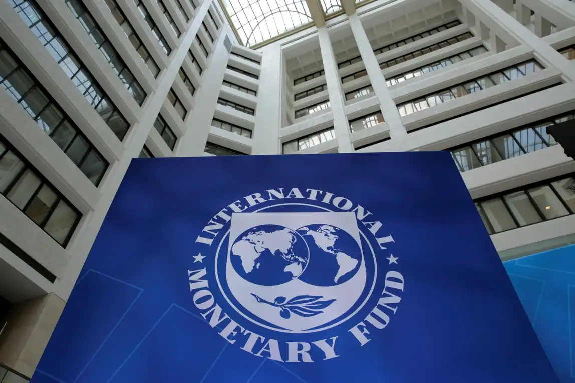 FMI faz alerta sobre três riscos que podem mexer com a economia mundial: guerra, dívida e inteligência artificial