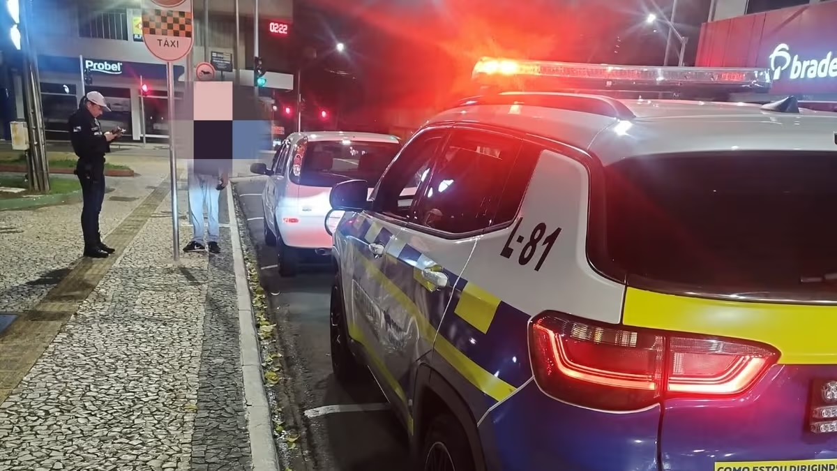 Motorista embriagado é flagrado em zigue-zague no Centro de PG e acaba preso