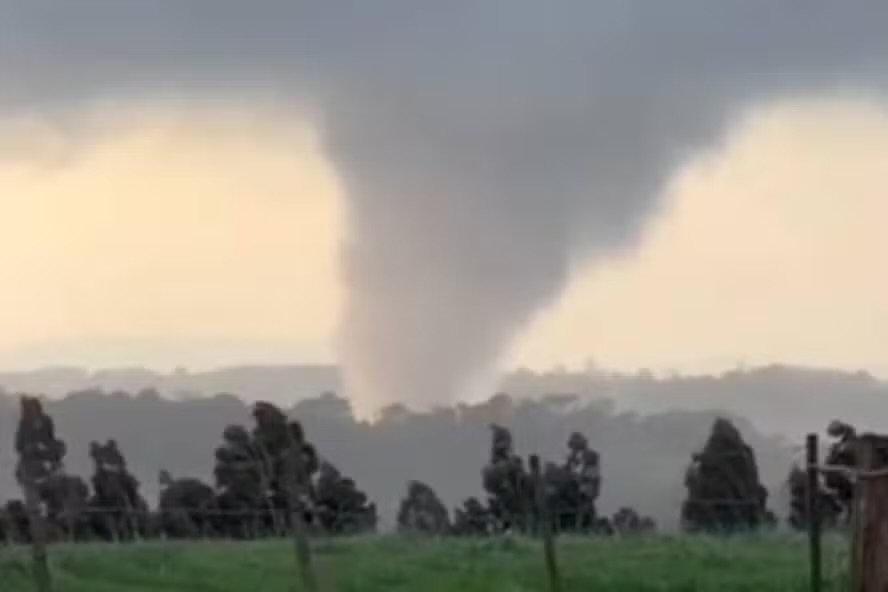 Paraná chega ao 10º tornado em 2026 após fenômeno atingir Piraí do Sul e deixar moradores desalojados