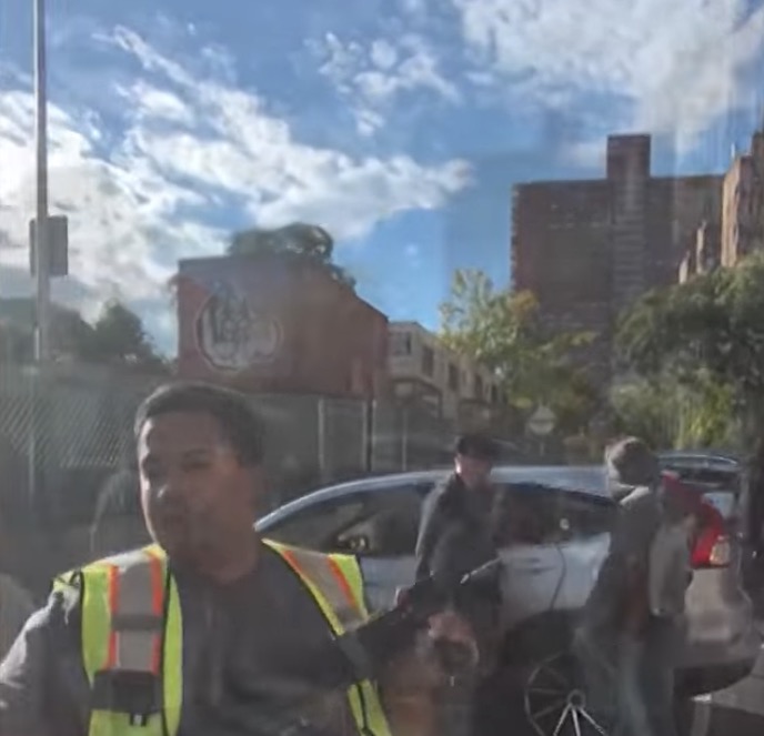 Agente do ICE atira em imigrante dentro de carro com criança de 5 anos em Nova York