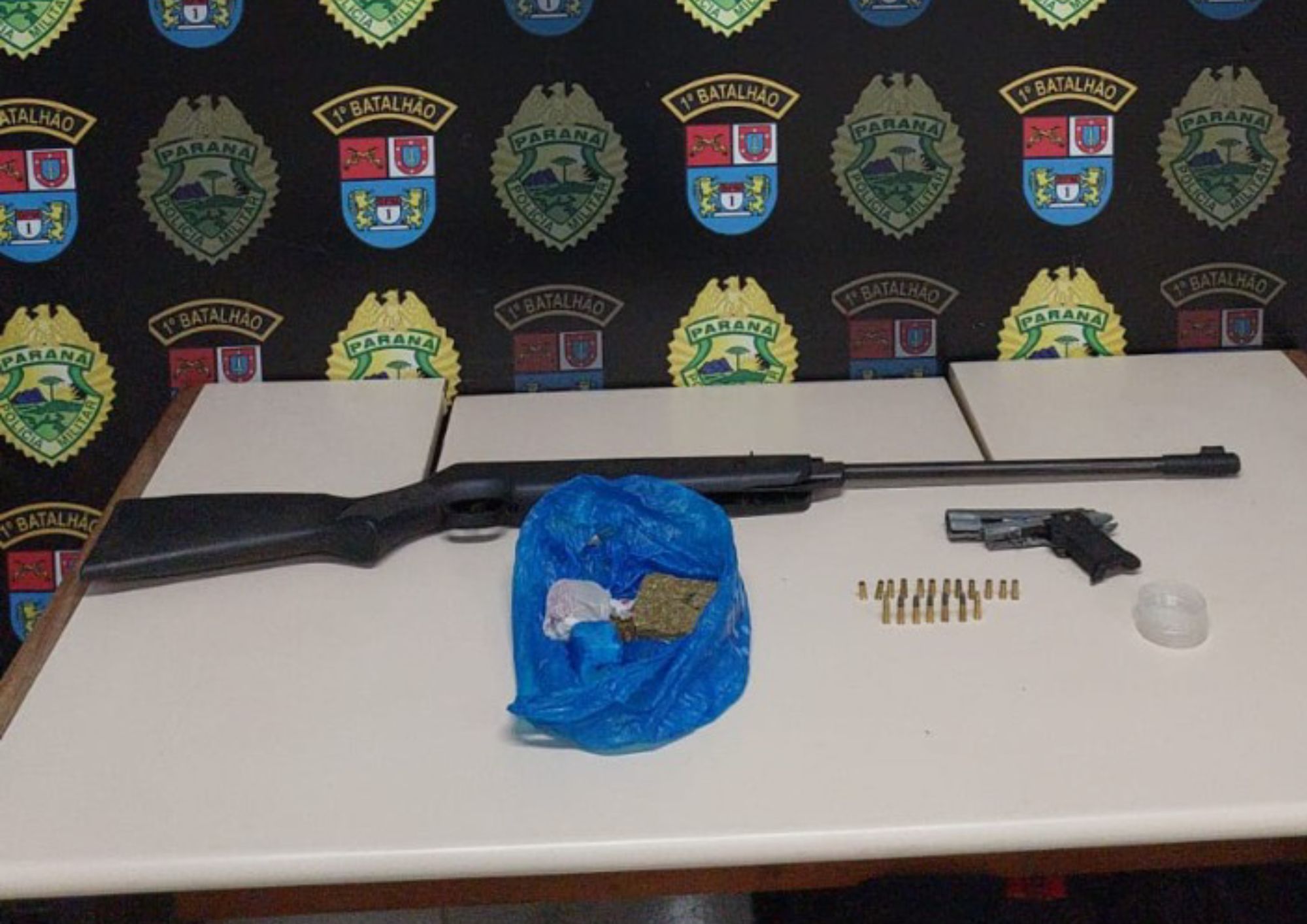 Denúncia de violência doméstica leva PM a apreender drogas, munições e armas em Itaiacoca