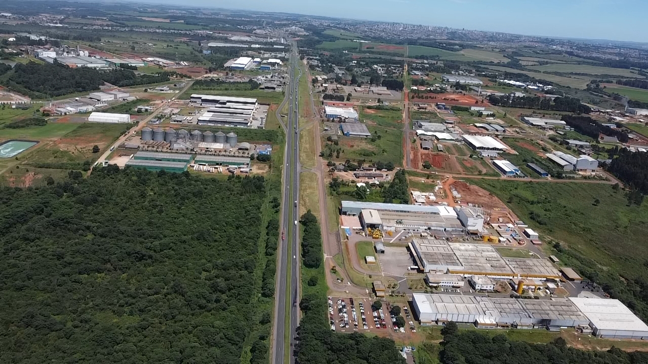 Distrito Industrial de Ponta Grossa tem 22 mil trabalhadores nos horários de pico e cobra terminal de ônibus