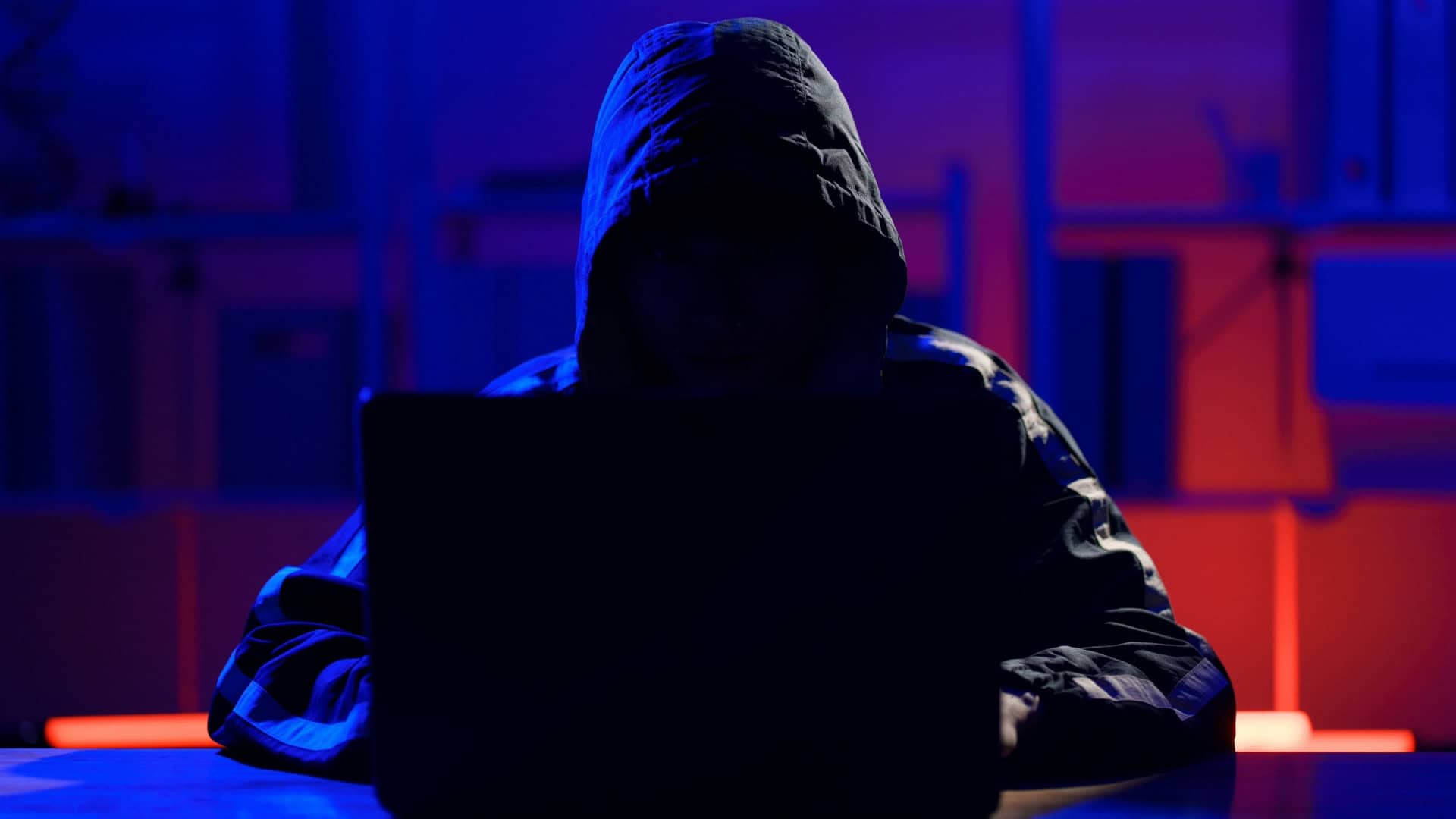 Microsoft desmonta rede de golpes que enviou mais de 1 bilhão de mensagens fraudulentas em 2026