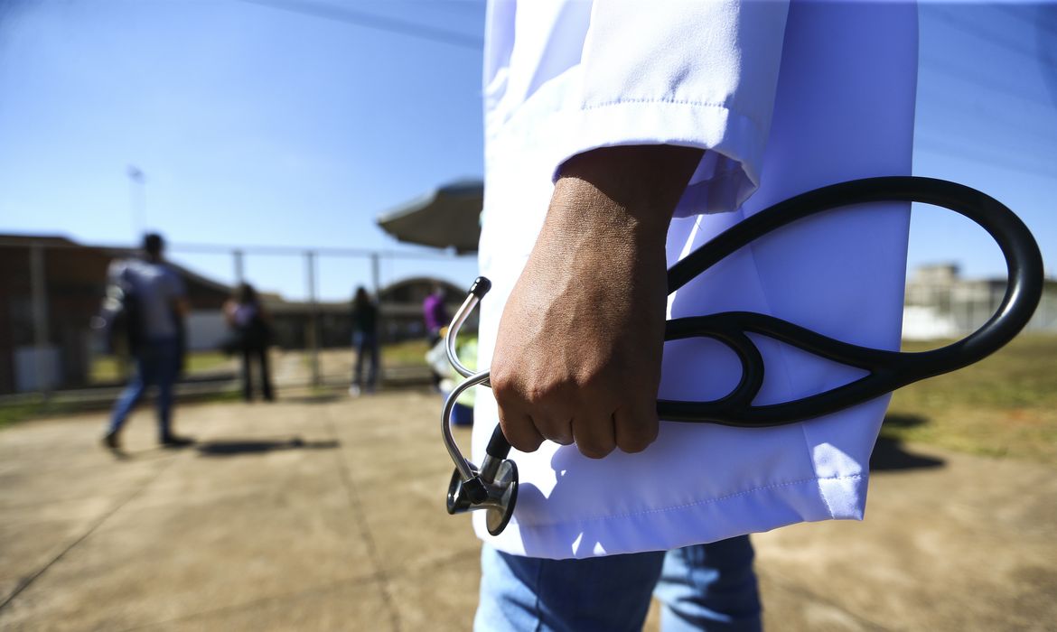 Congresso aprova exame obrigatório para futuros médicos; proposta segue para sanção presidencial