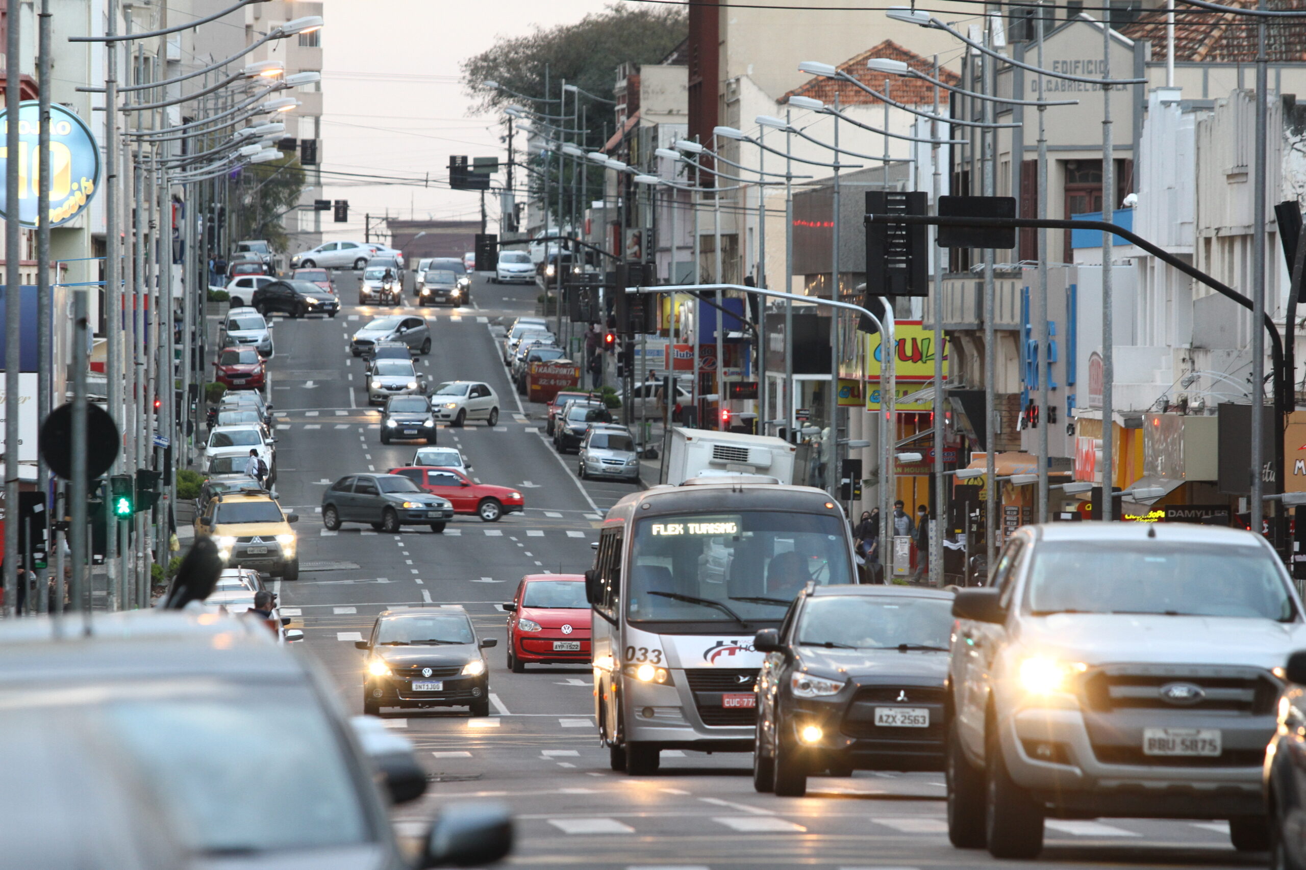Atenção, motoristas de Ponta Grossa: prefeitura publica milhares de notificações de trânsito