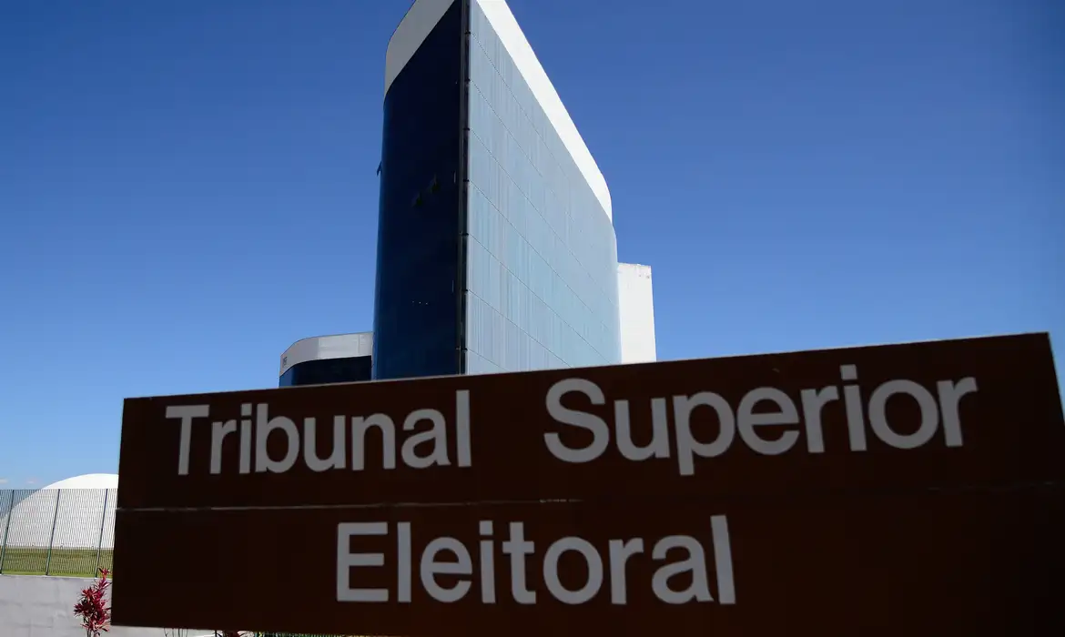 TSE avalia desativar canais políticos no WhatsApp antes do segundo turno; entenda a proposta