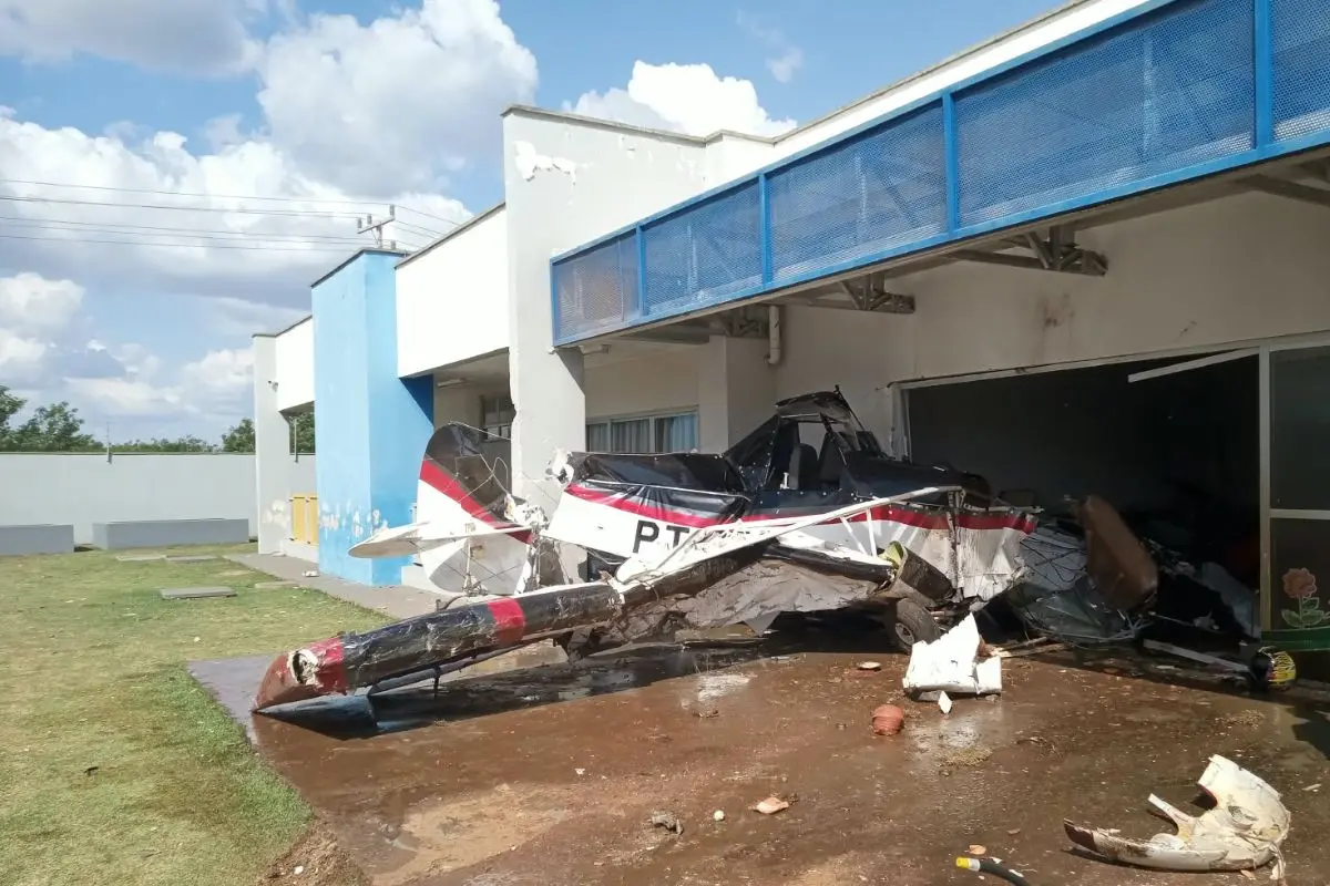 AVIÃO CAI SOBRE CRECHE COM 180 CRIANÇAS; AULAS SÃO SUSPENSAS APÓS ACIDENTE EM MT
