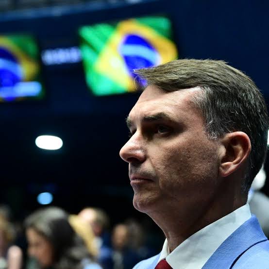 PT PEDE PRISÃO PREVENTIVA DE FLÁVIO BOLSONARO E ACIONAMENTO DA INTERPOL