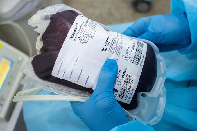 Paciente vai para UTI após reação em transfusão de sangue, e família denuncia possível erro em hospital de Londrina